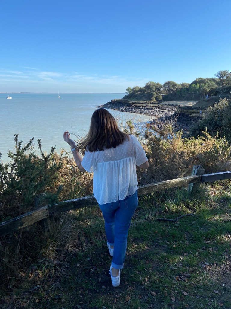 moi devant l'océan à l'île d'aix