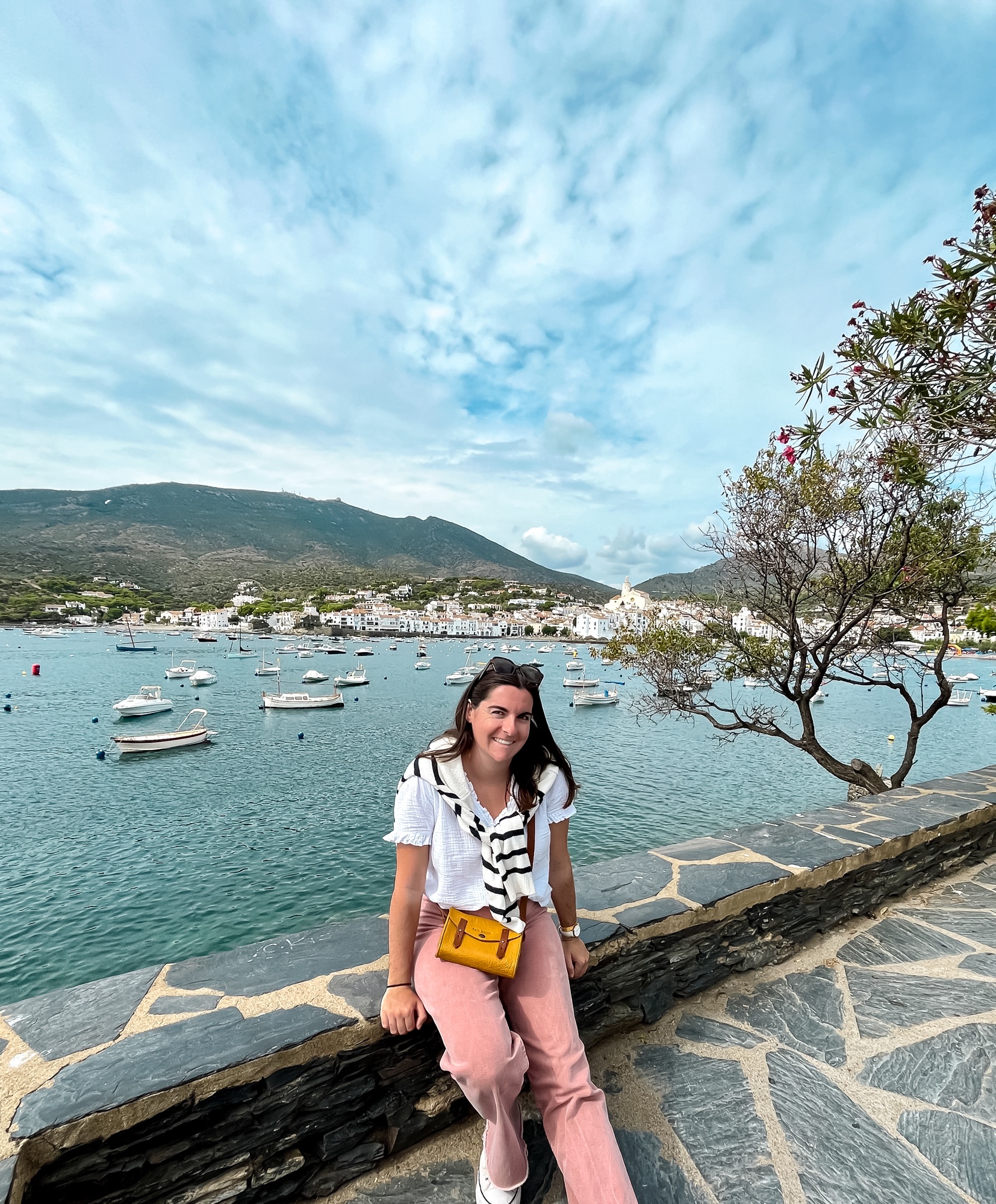 Moi devant le paysage à Cadaquès
